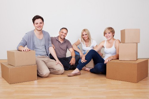 Efficient man with a van service in Elephant and Castle for final delivery